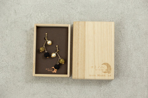 ショートジグザグ玉結び・ピアスイヤリング