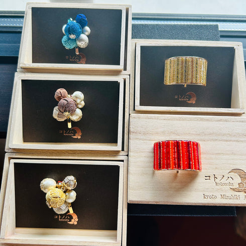 玉結びのポニーフック