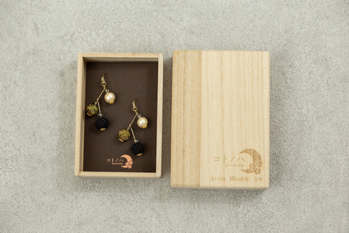 ショートジグザグ玉結び・ピアスイヤリング