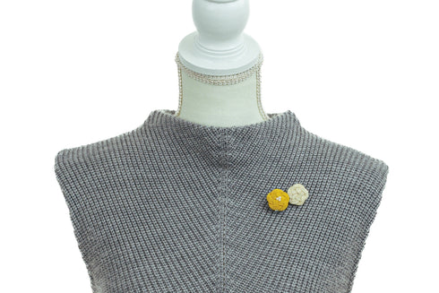 桐箱入り・ 梅結びのブローチセット