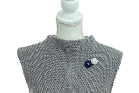 桐箱入り・ 梅結びのブローチセット