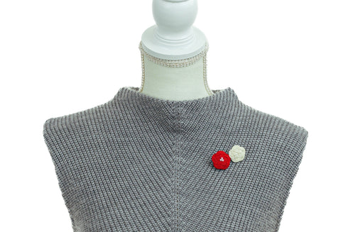 桐箱入り・ 梅結びのブローチセット