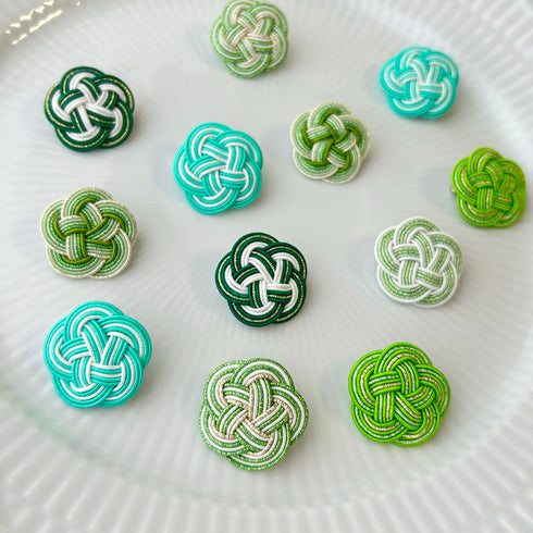 梅結びのブローチ・グリーン系