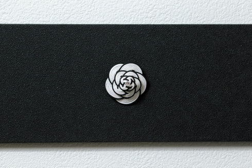 カメリアのブローチ