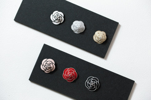 カメリアのブローチ