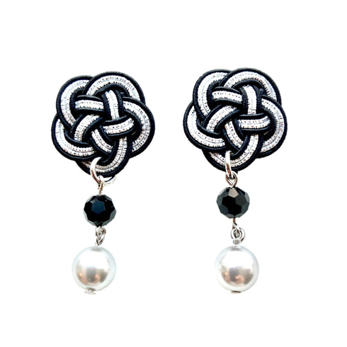 パール雫の梅結びピアスイヤリング【シルバー系】