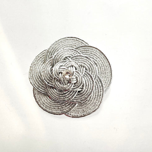 カメリアのブローチ