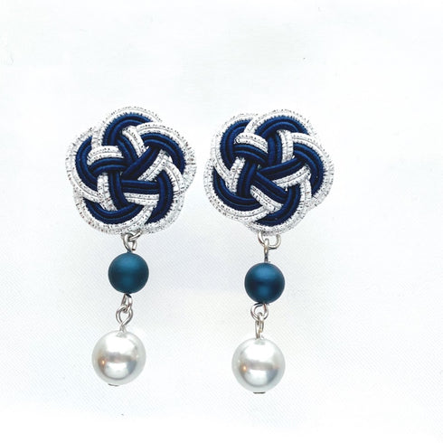 パール雫の梅結びピアスイヤリング【シルバー系】