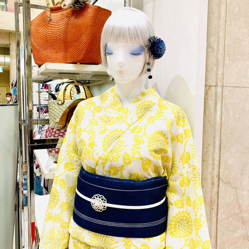 花ダーラのブローチ