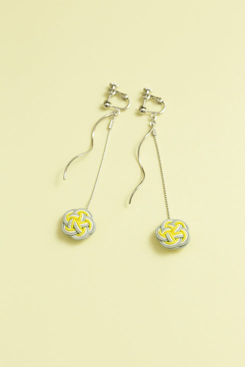 ロングウェーブの梅結びピアスイヤリング