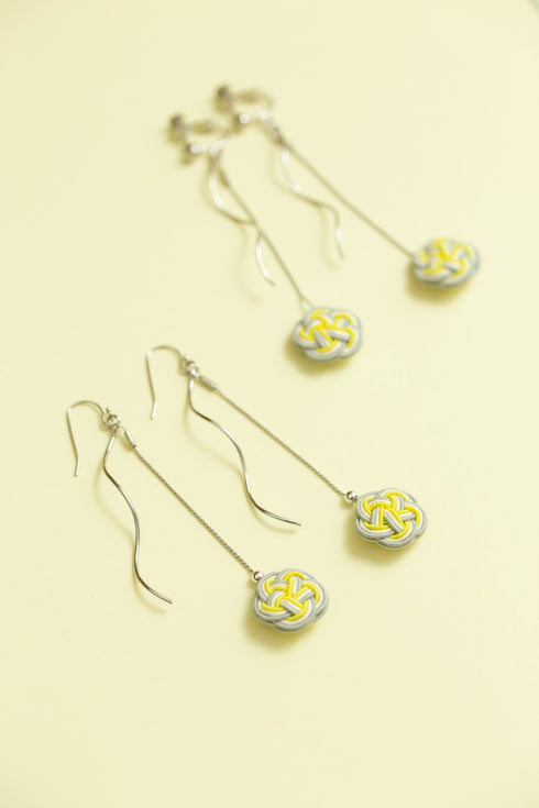 ロングウェーブの梅結びピアスイヤリング