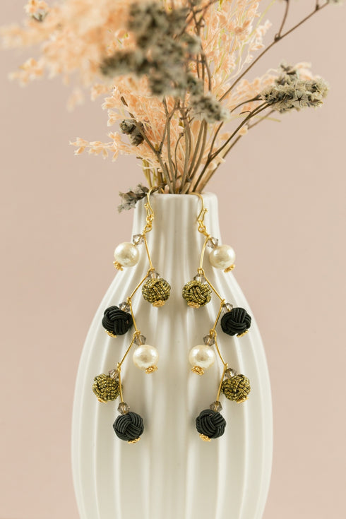 ジグザグ玉結びピアス/イヤリング