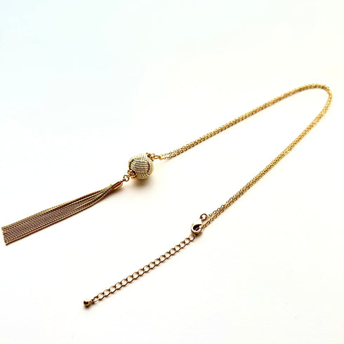 チェーンタッセルの玉結びネックレス