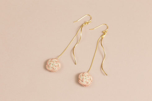 ロングウェーブの梅結びピアスイヤリング