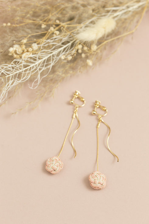 ロングウェーブの梅結びピアスイヤリング